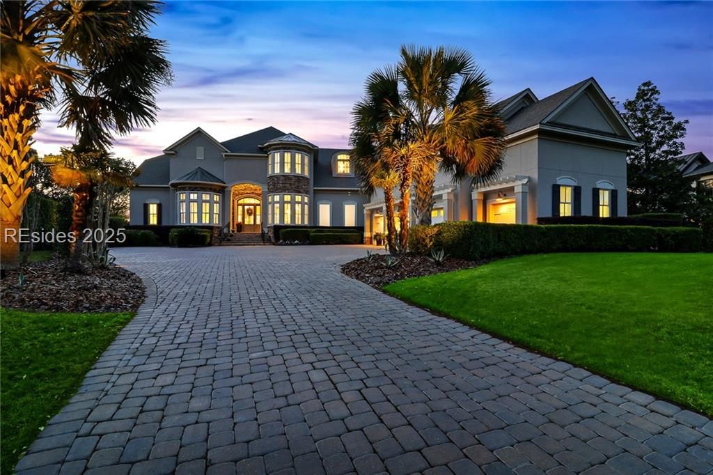 8 York Circle
