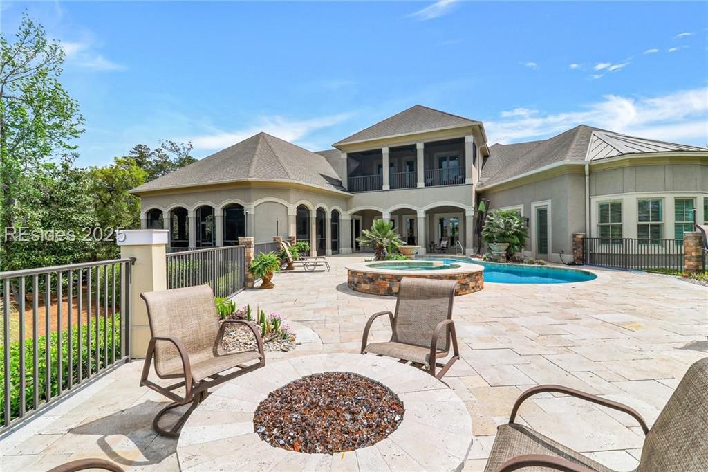 8 York Circle