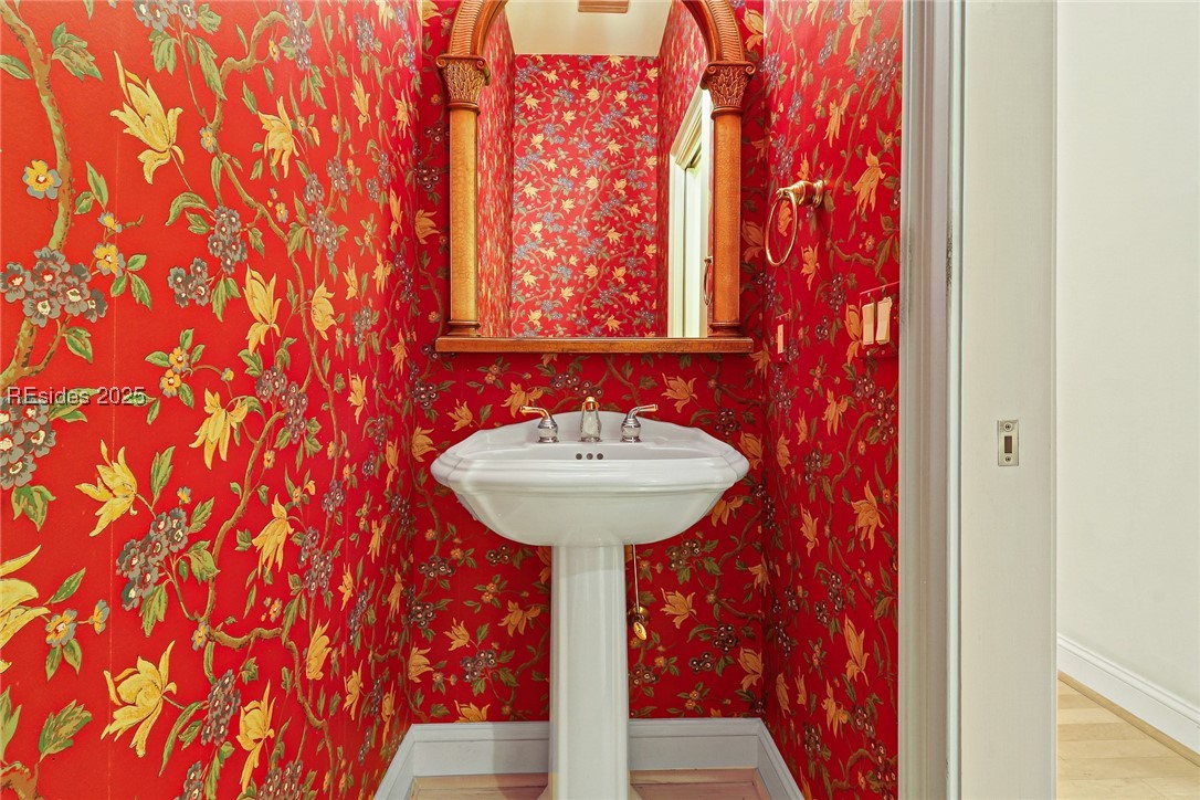 11 E Summerton Court