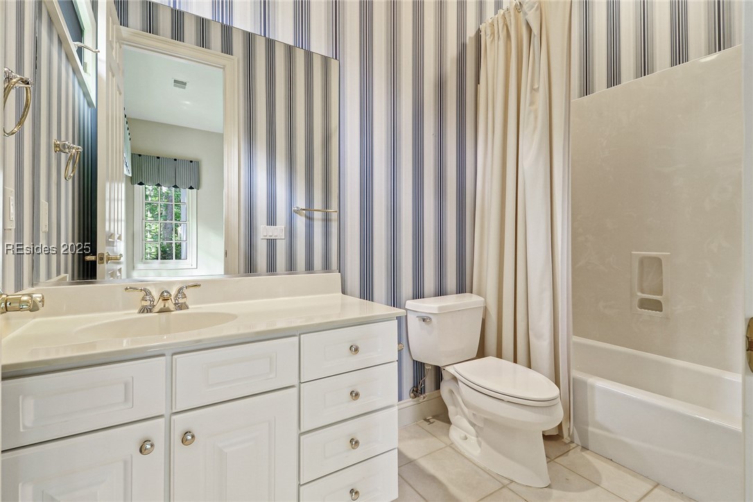 11 E Summerton Court