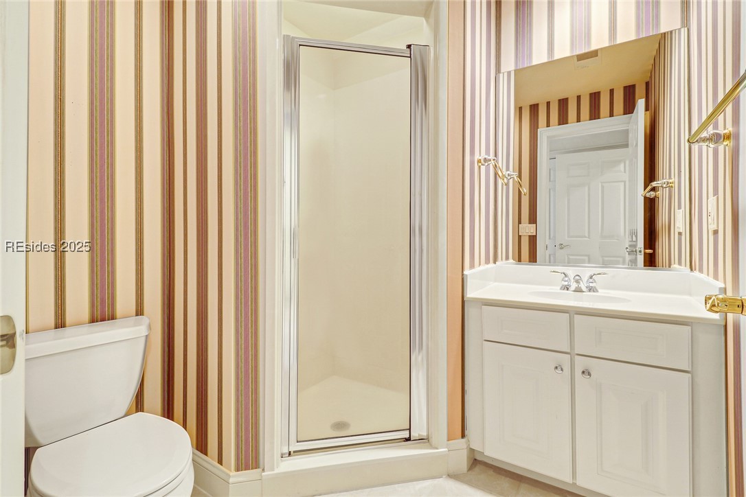 11 E Summerton Court