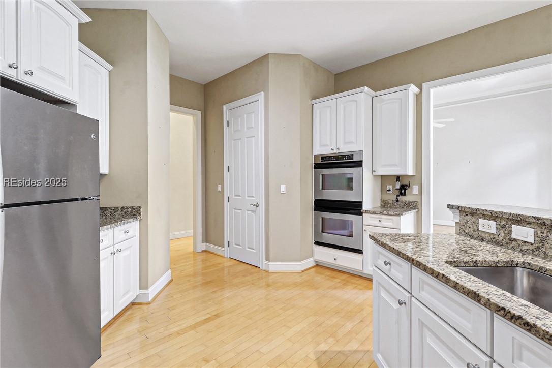 11 E Summerton Court