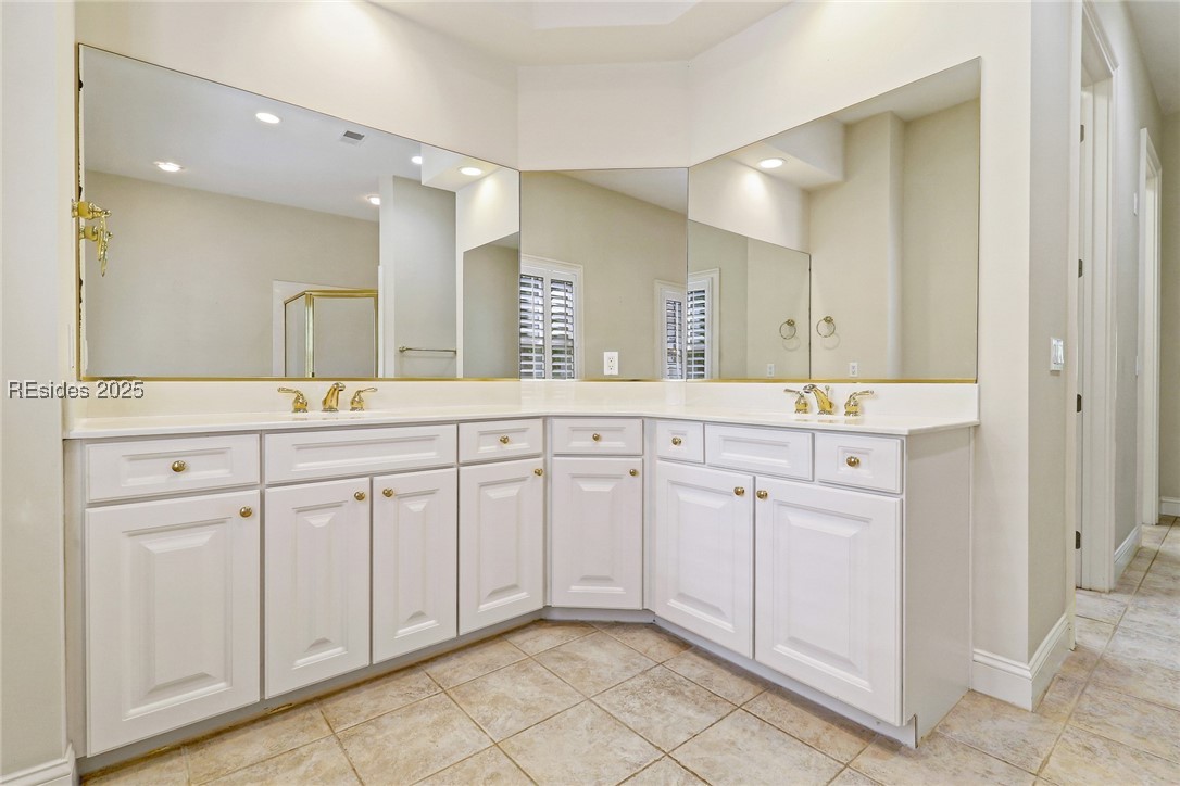 11 E Summerton Court