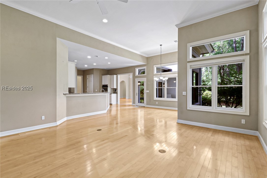 11 E Summerton Court