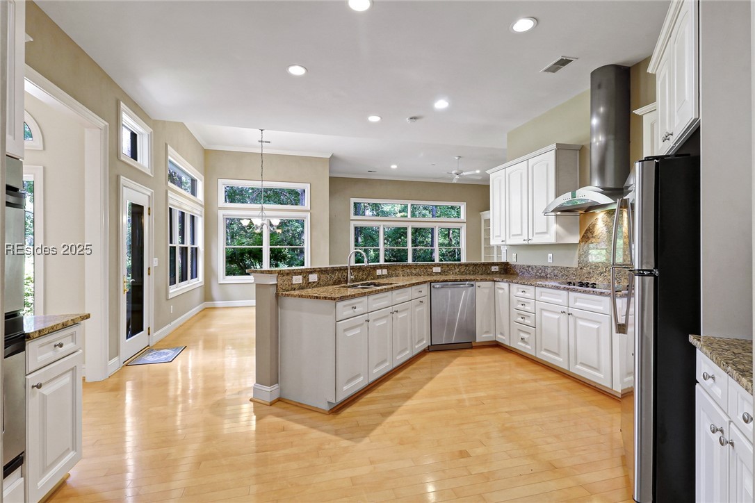 11 E Summerton Court