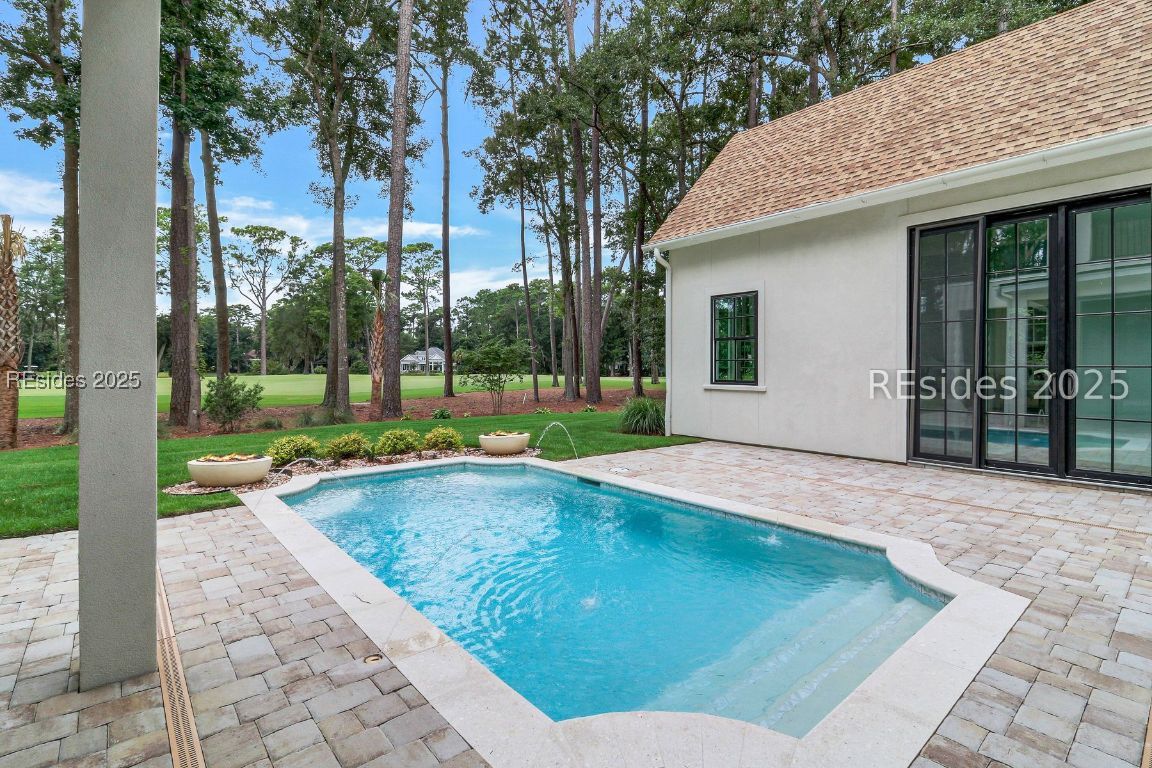8 Mansfield Circle