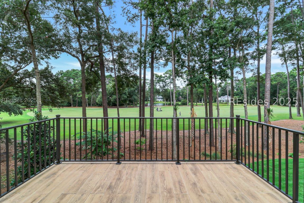 8 Mansfield Circle