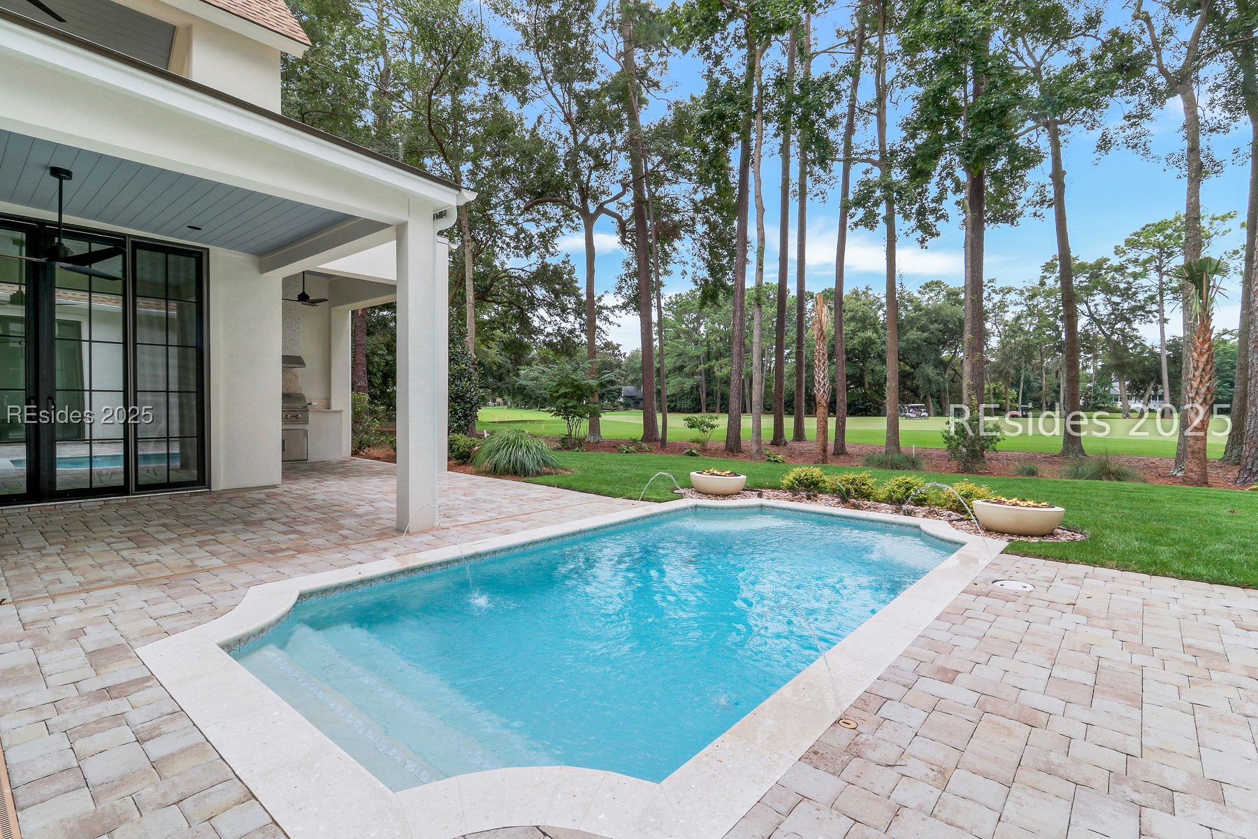 8 Mansfield Circle