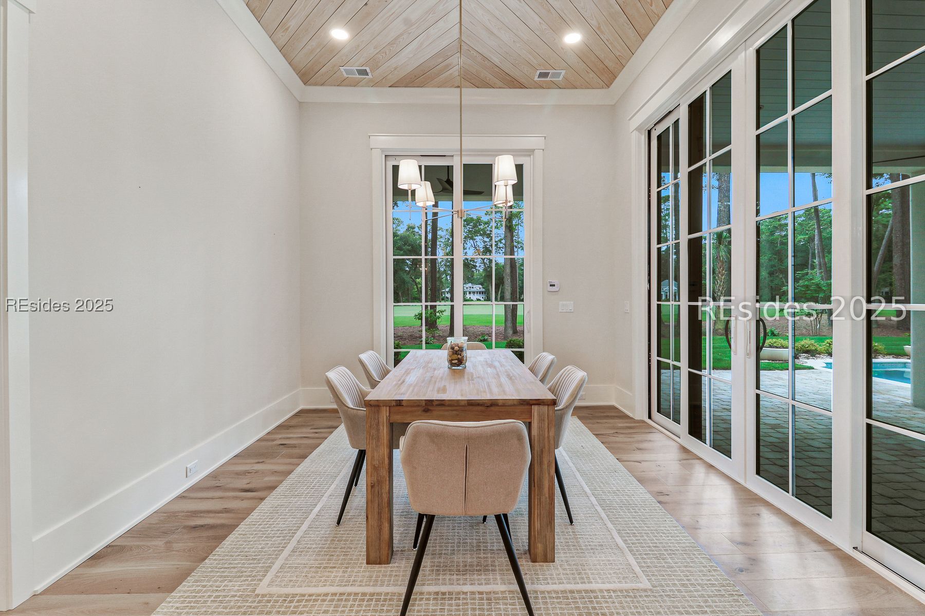 8 Mansfield Circle