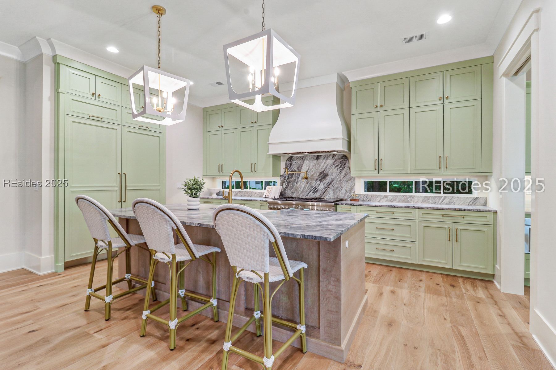 8 Mansfield Circle