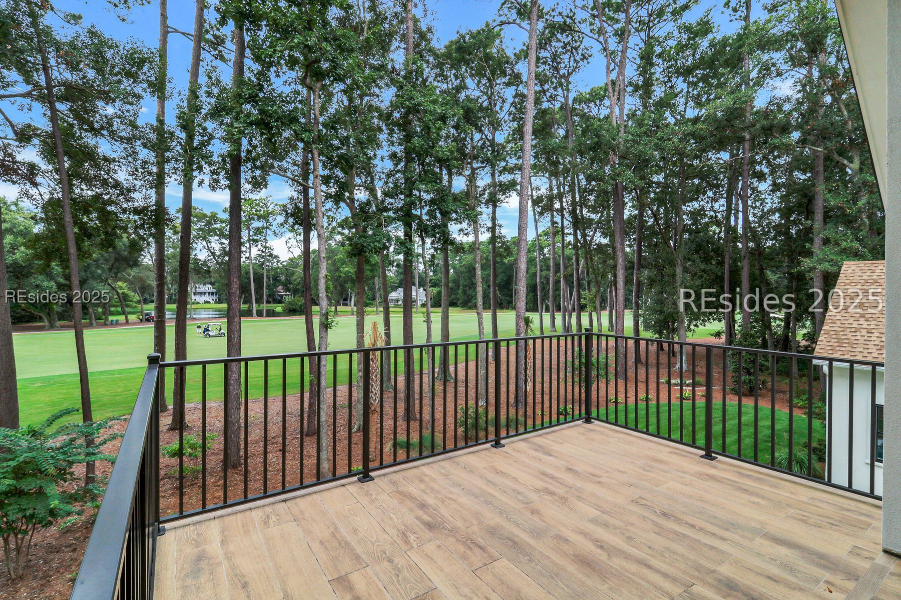 8 Mansfield Circle