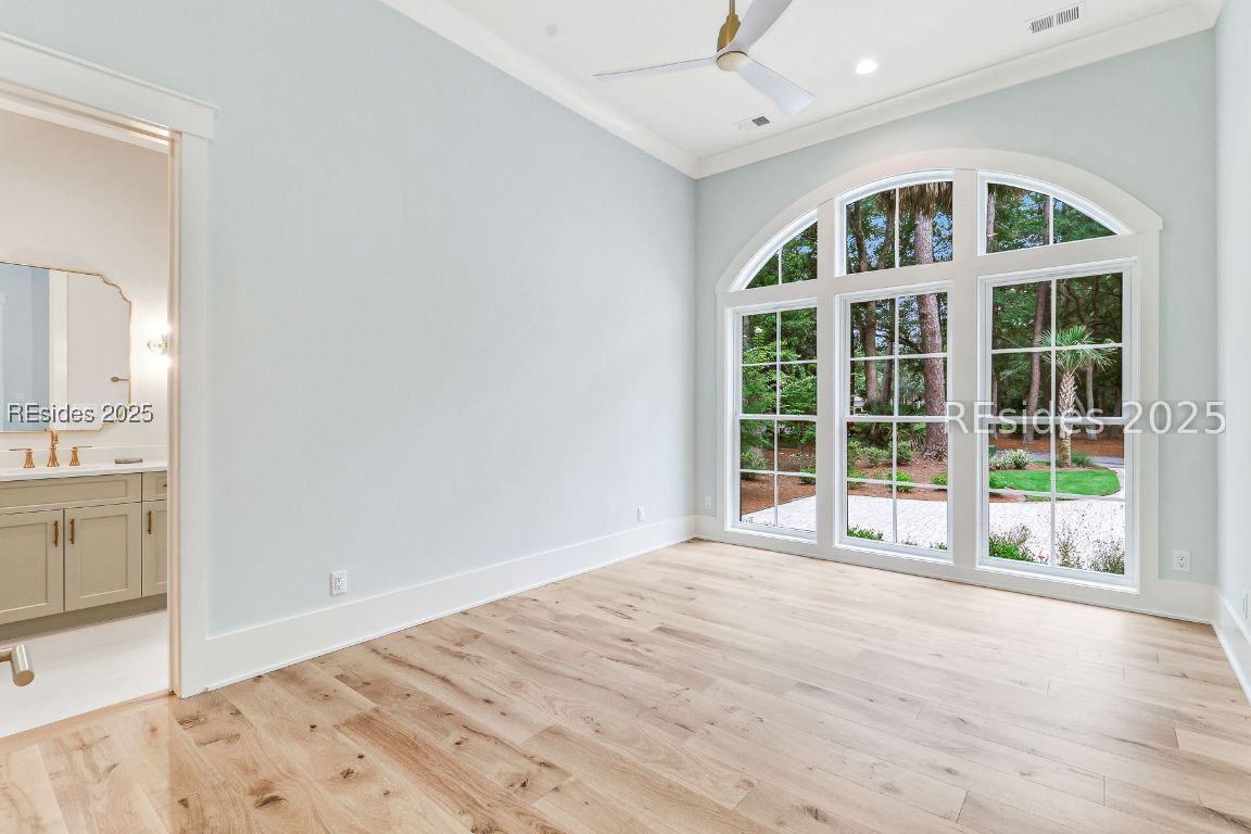 8 Mansfield Circle