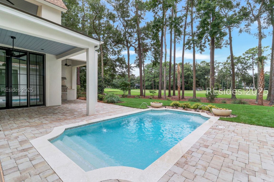 8 Mansfield Circle