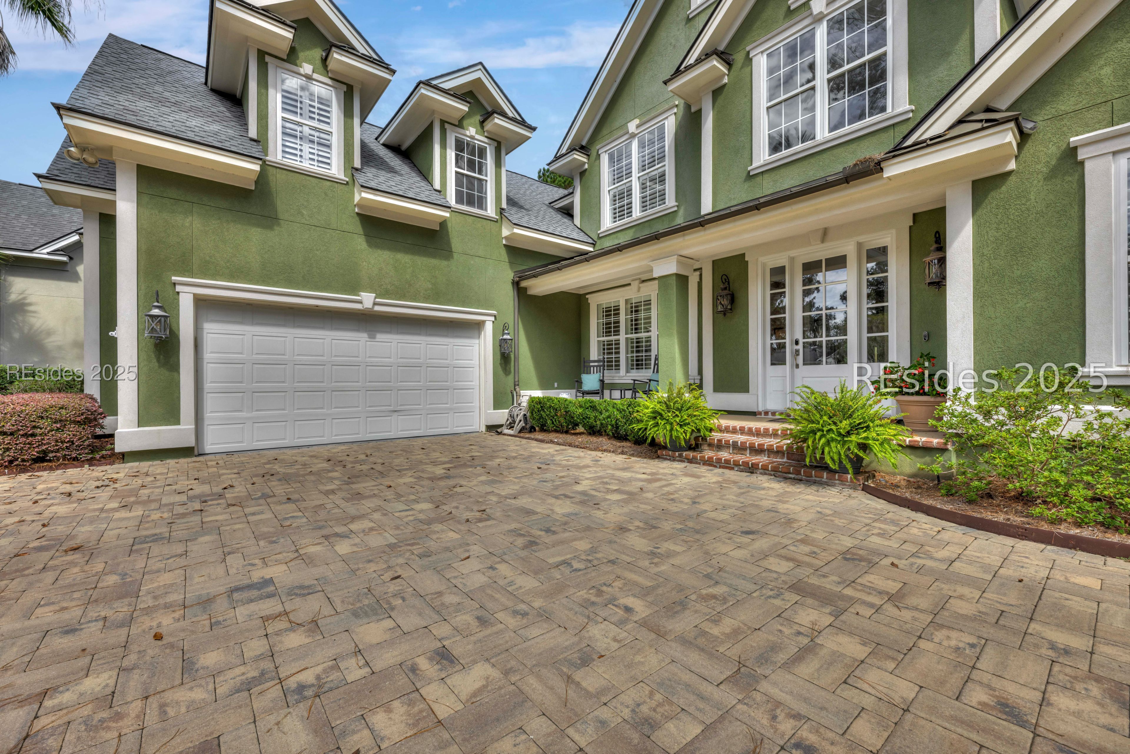 7 Dryden Circle