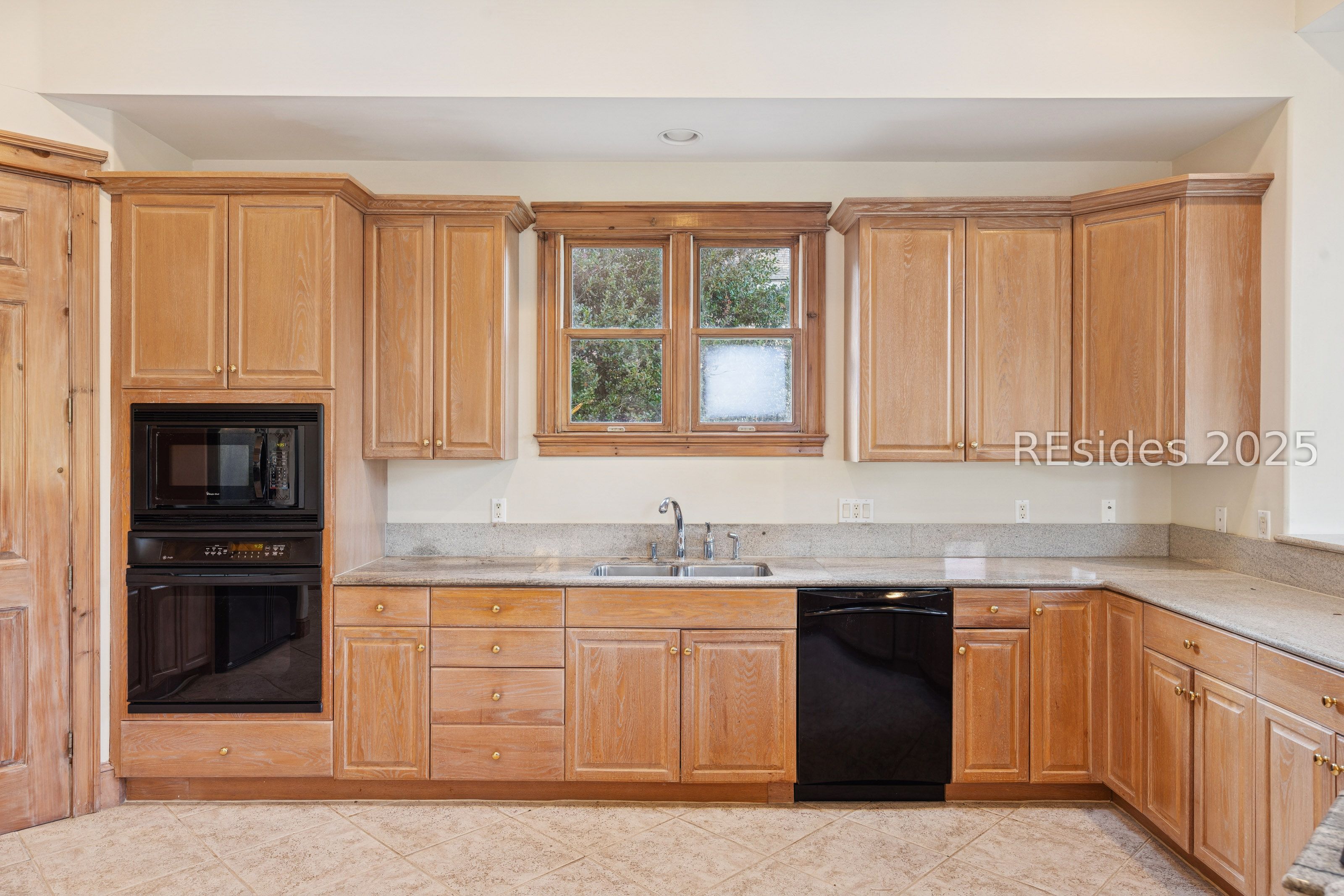 77 Belfair Oaks Boulevard