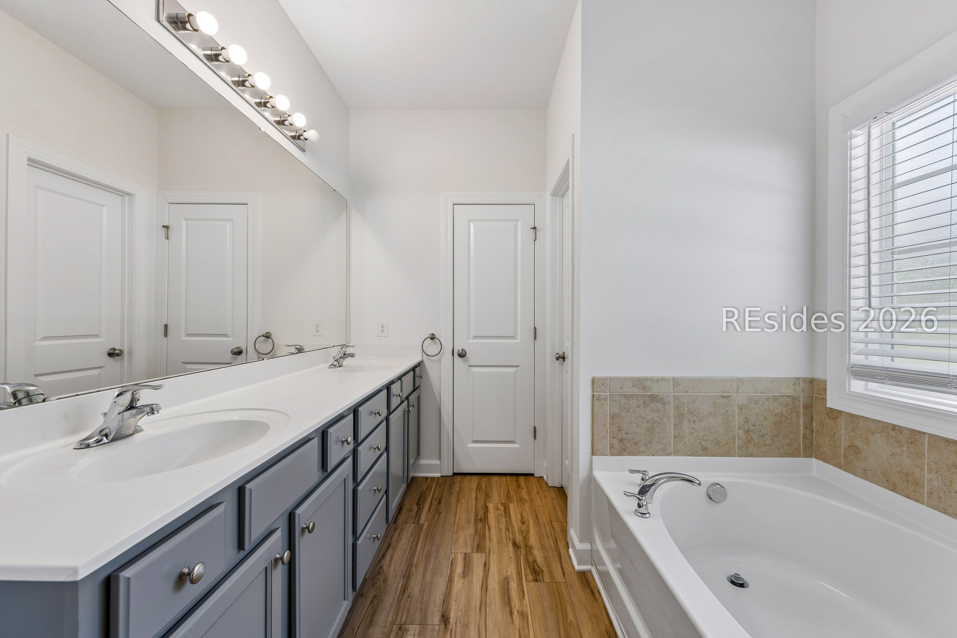 202 Grand Court S