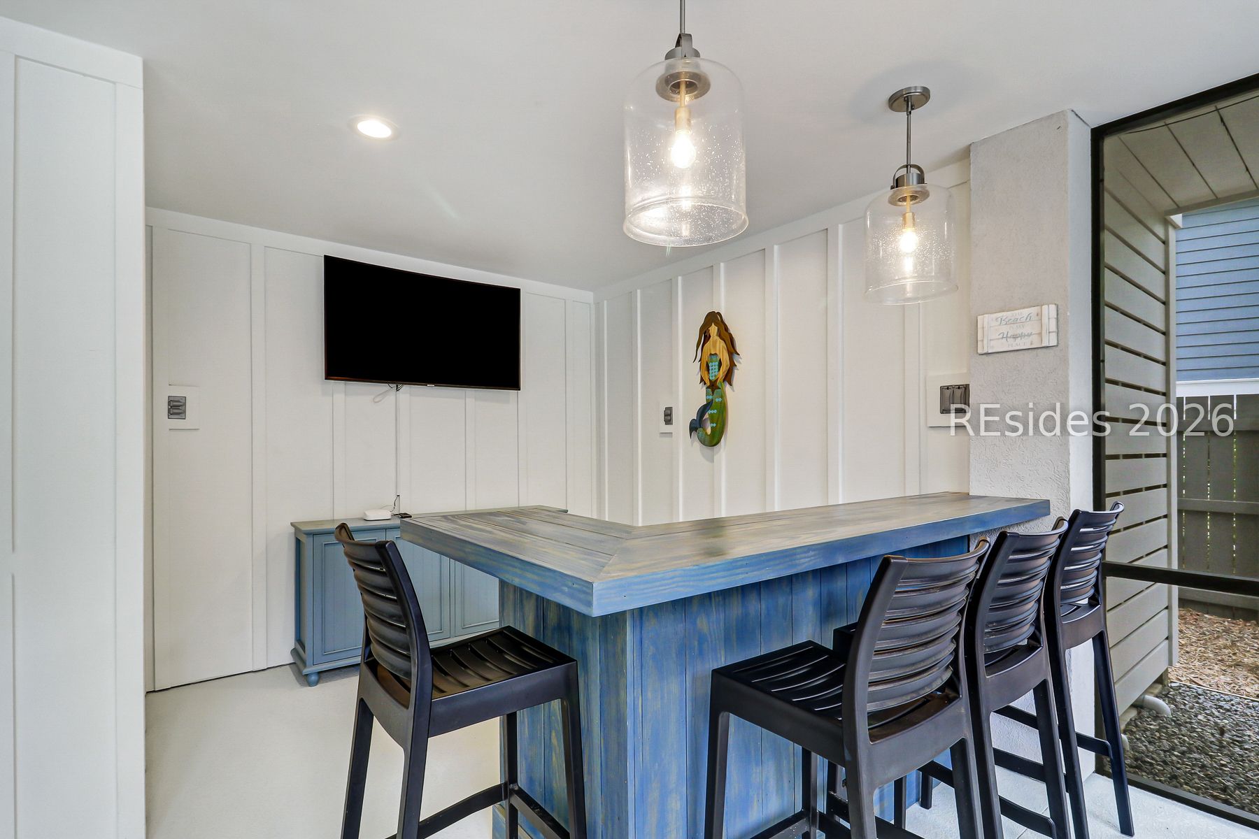 8 Moonshell Road