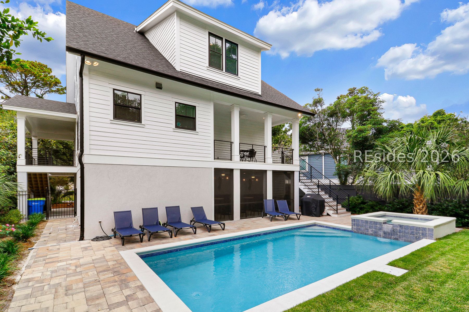8 Moonshell Road