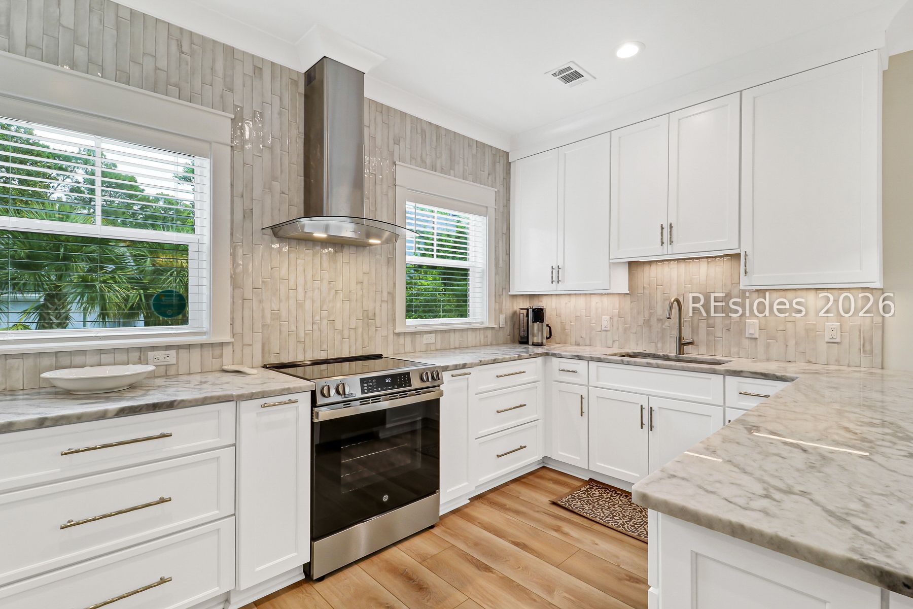 8 Moonshell Road