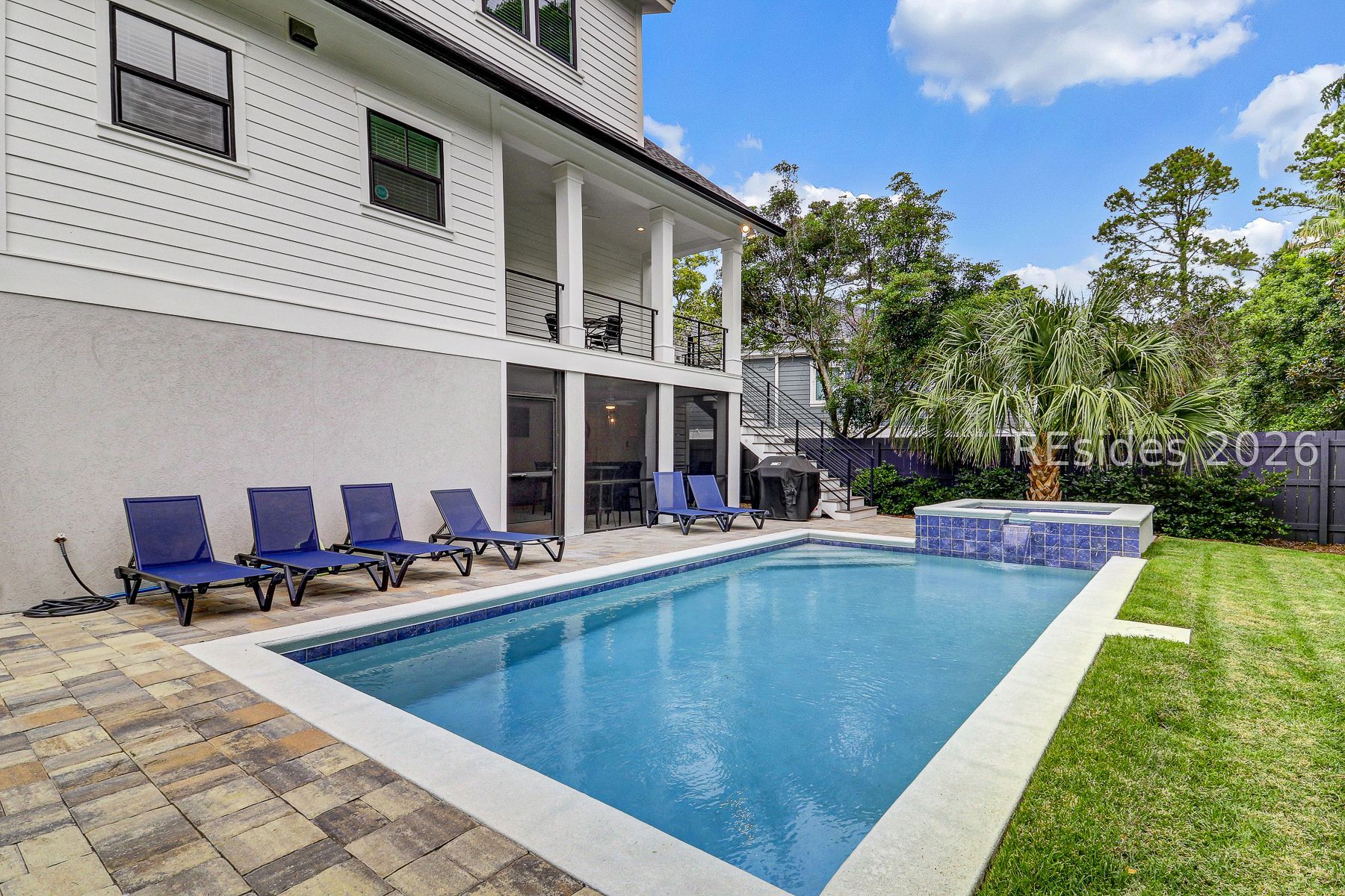 8 Moonshell Road