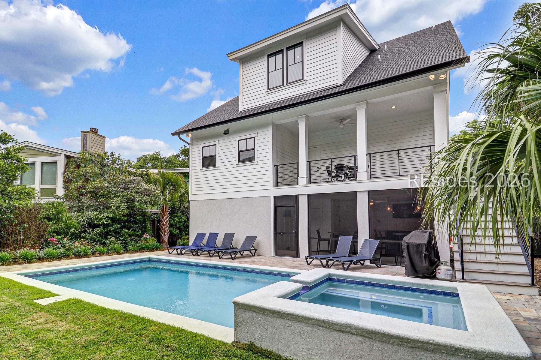 8 Moonshell Road