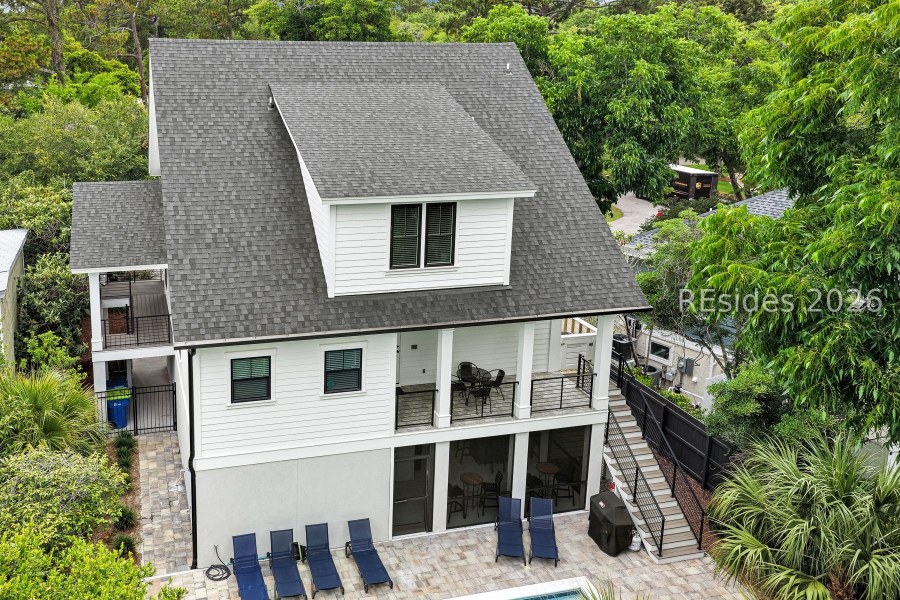 8 Moonshell Road