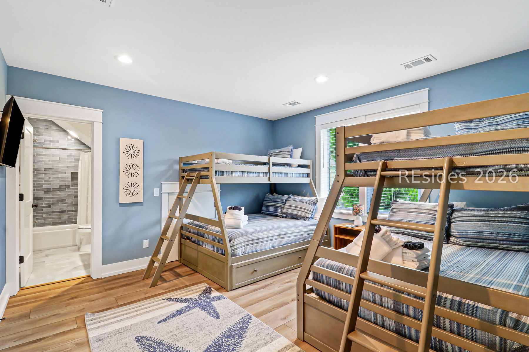 8 Moonshell Road