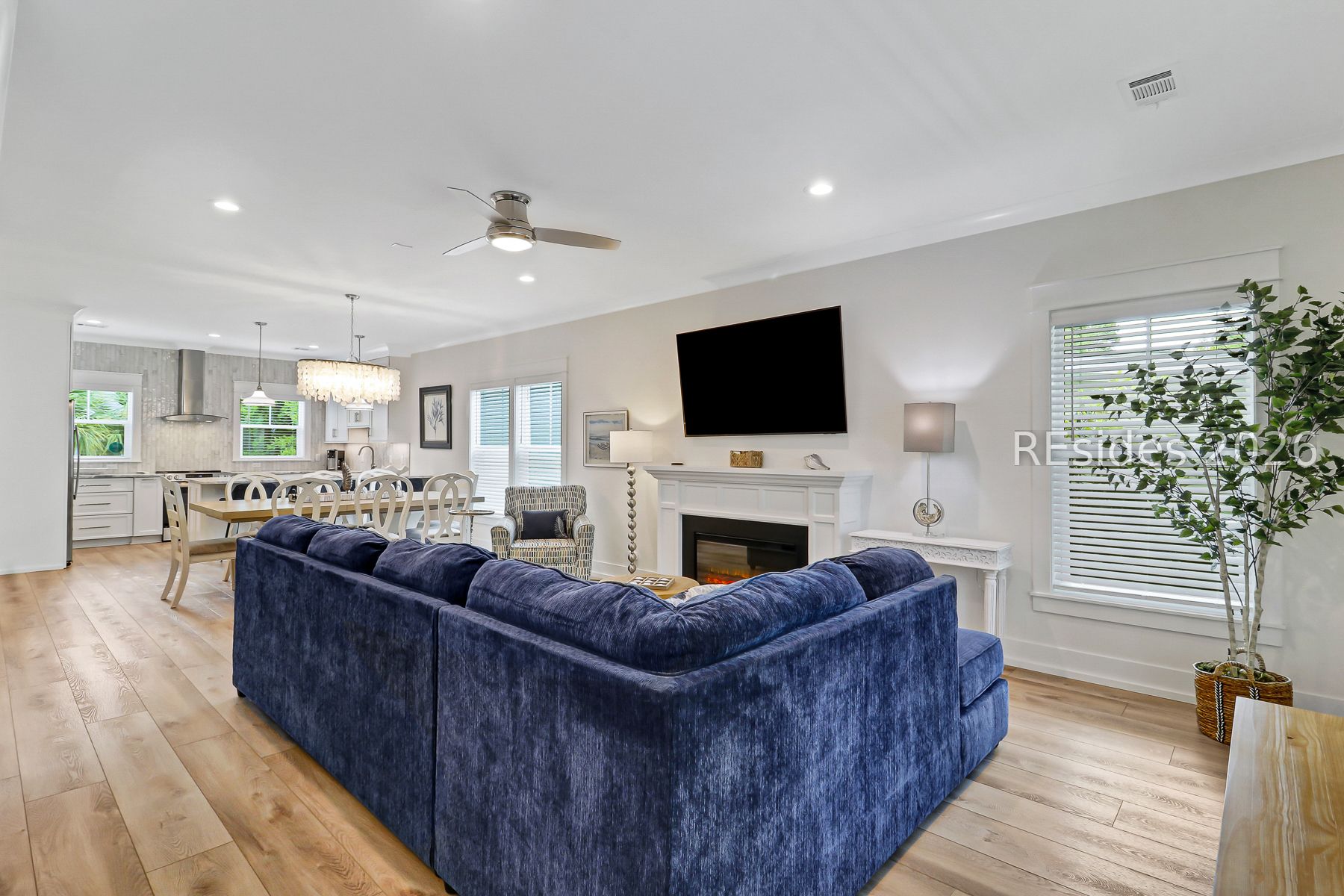 8 Moonshell Road