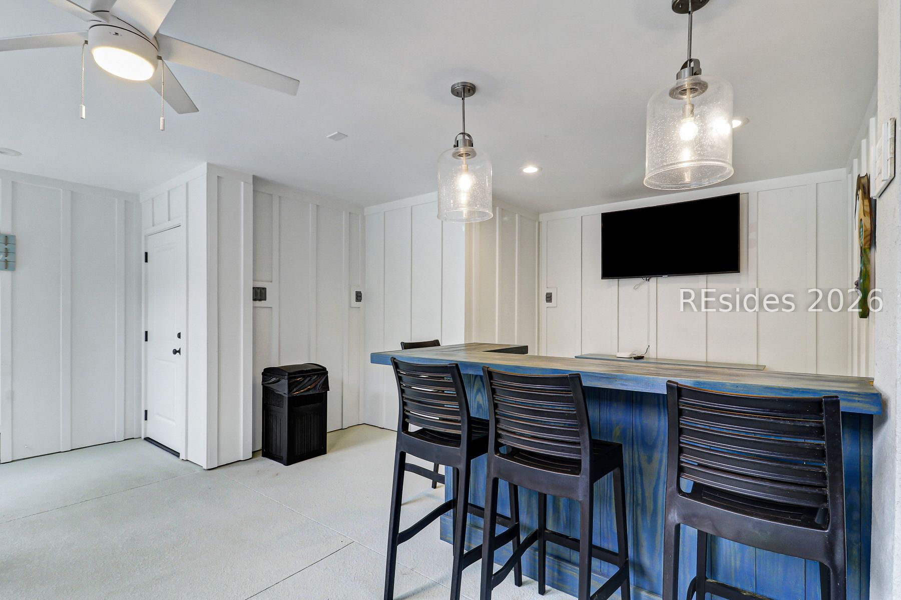 8 Moonshell Road