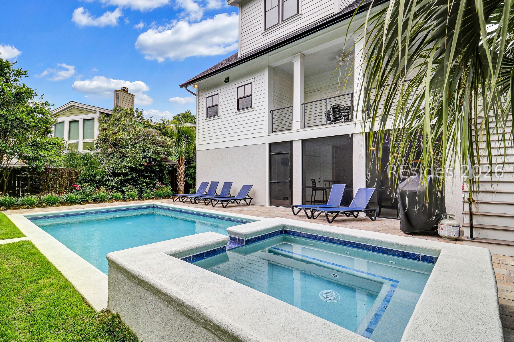 8 Moonshell Road