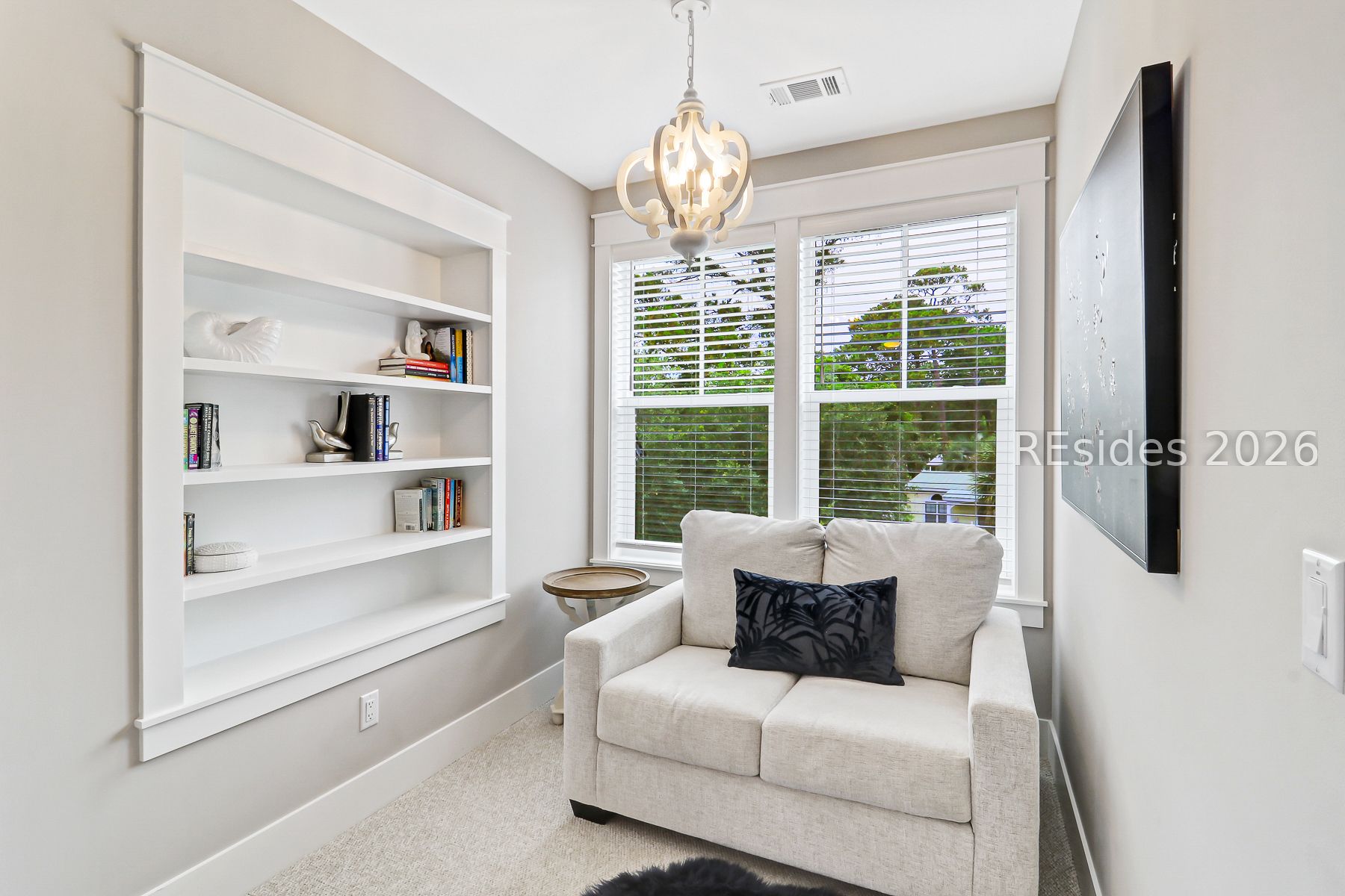 8 Moonshell Road