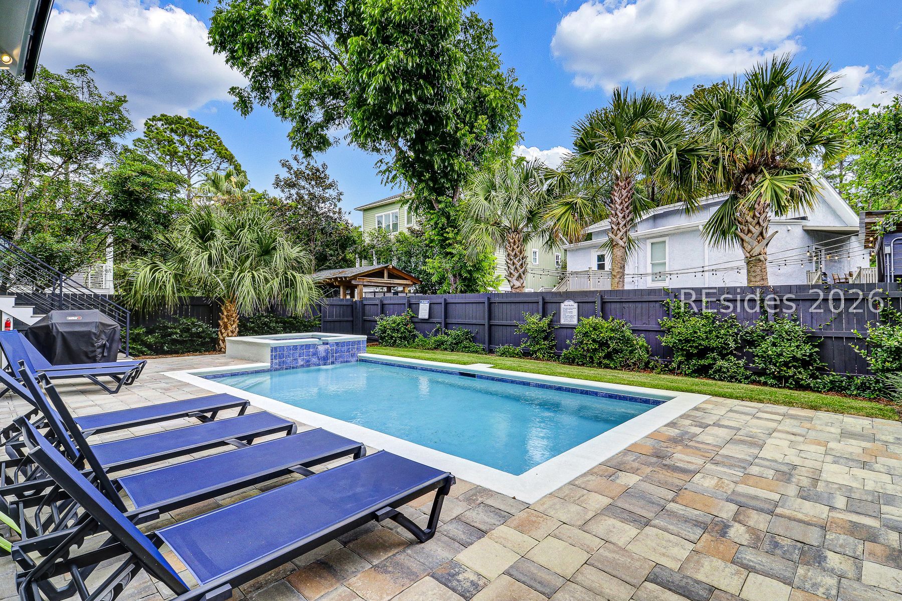 8 Moonshell Road