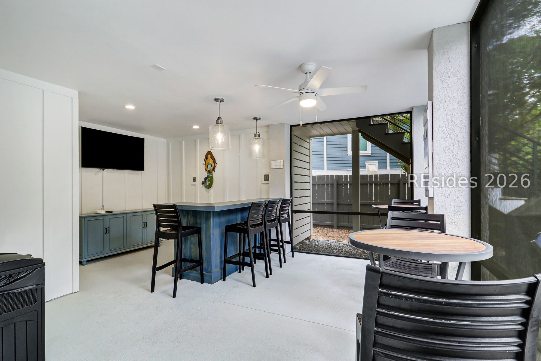 8 Moonshell Road