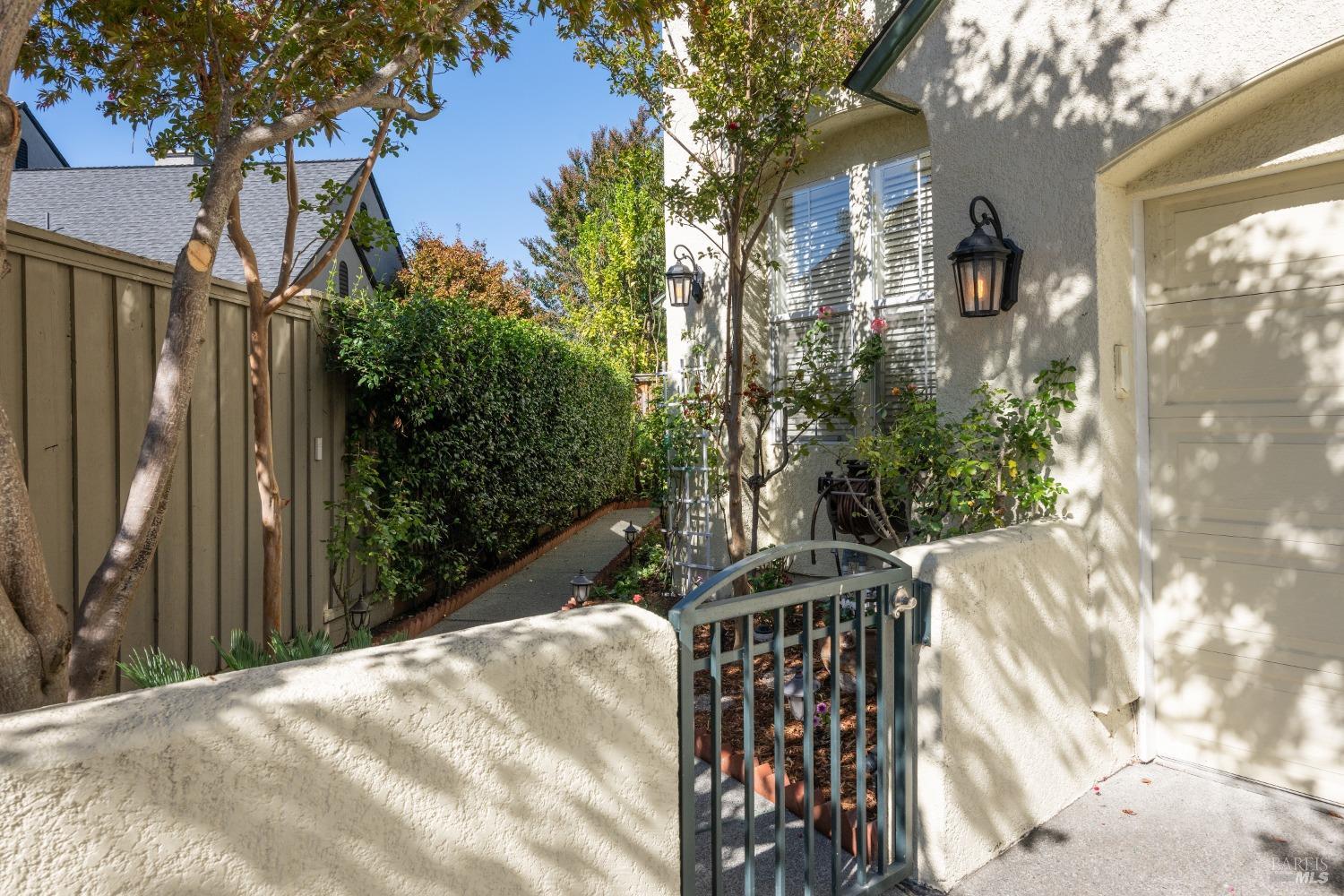 1881 Falcon Ridge Dr