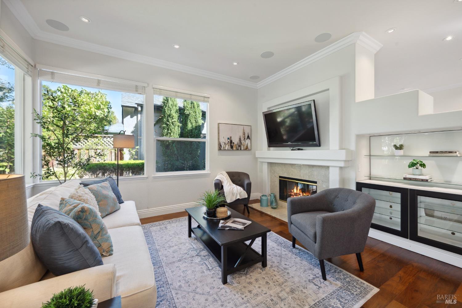 1881 Falcon Ridge Dr