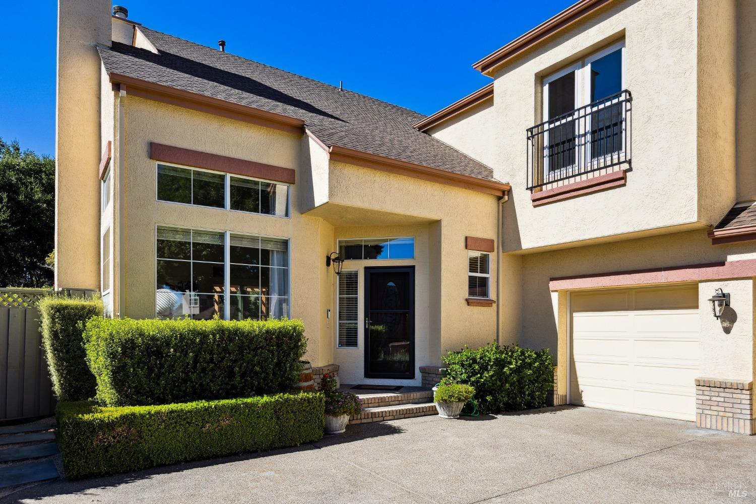 2084 Falcon Ridge Dr