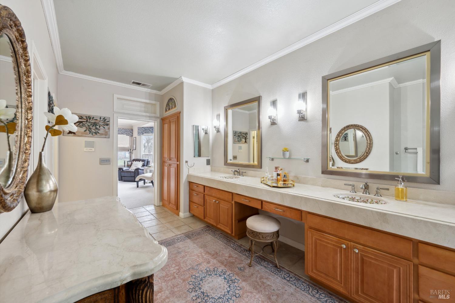 1811 Falcon Ridge Dr