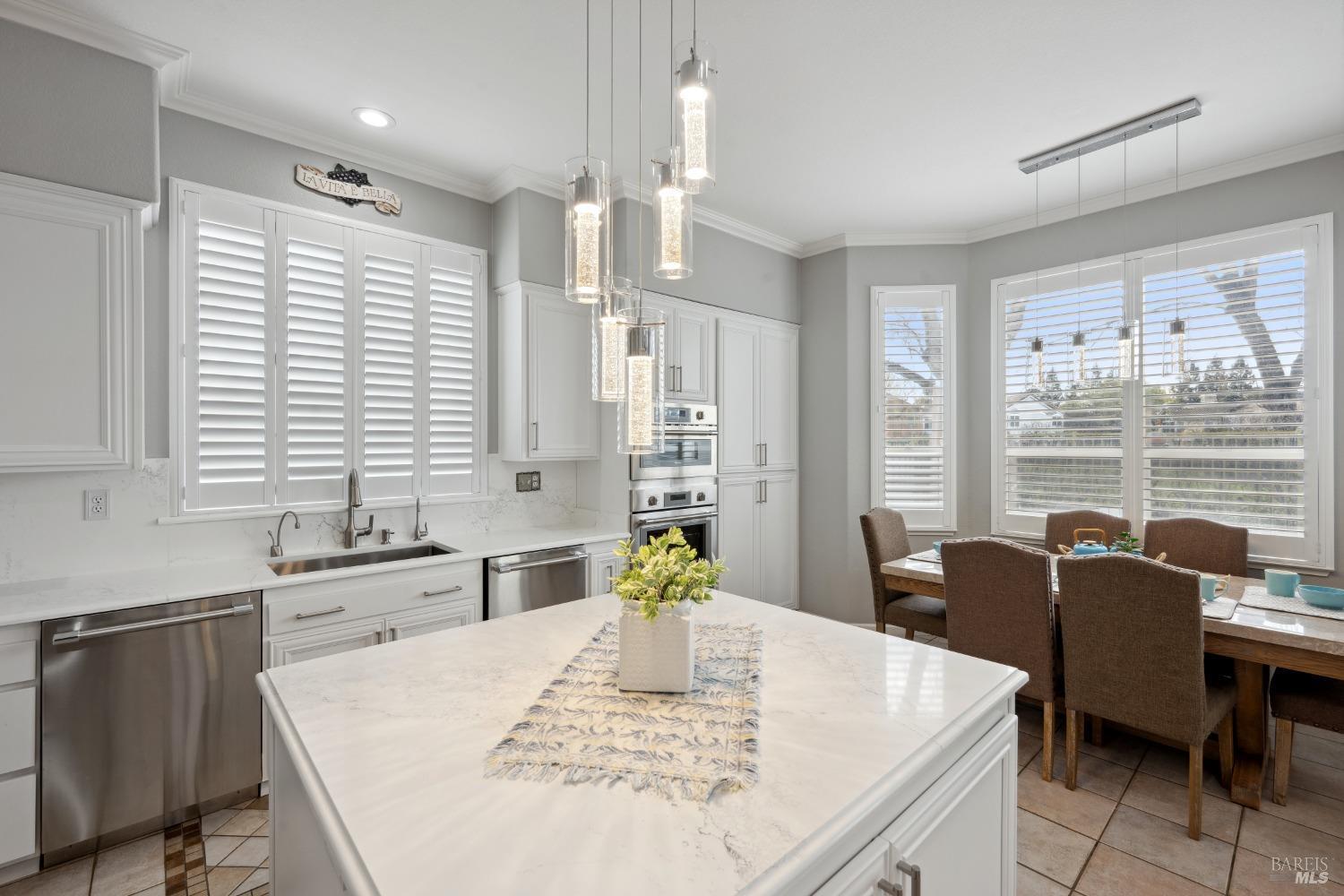 1811 Falcon Ridge Dr