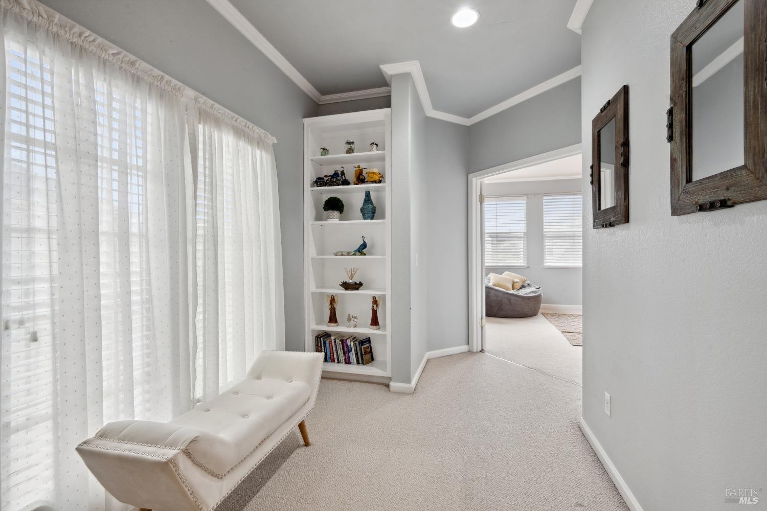 1811 Falcon Ridge Dr