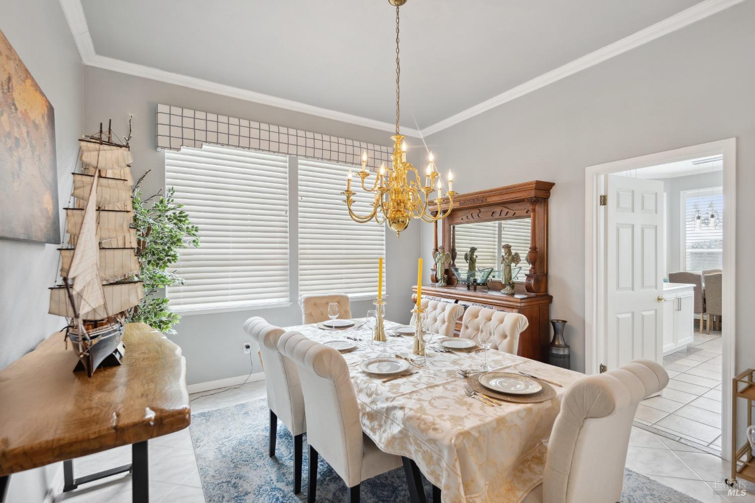 1811 Falcon Ridge Dr