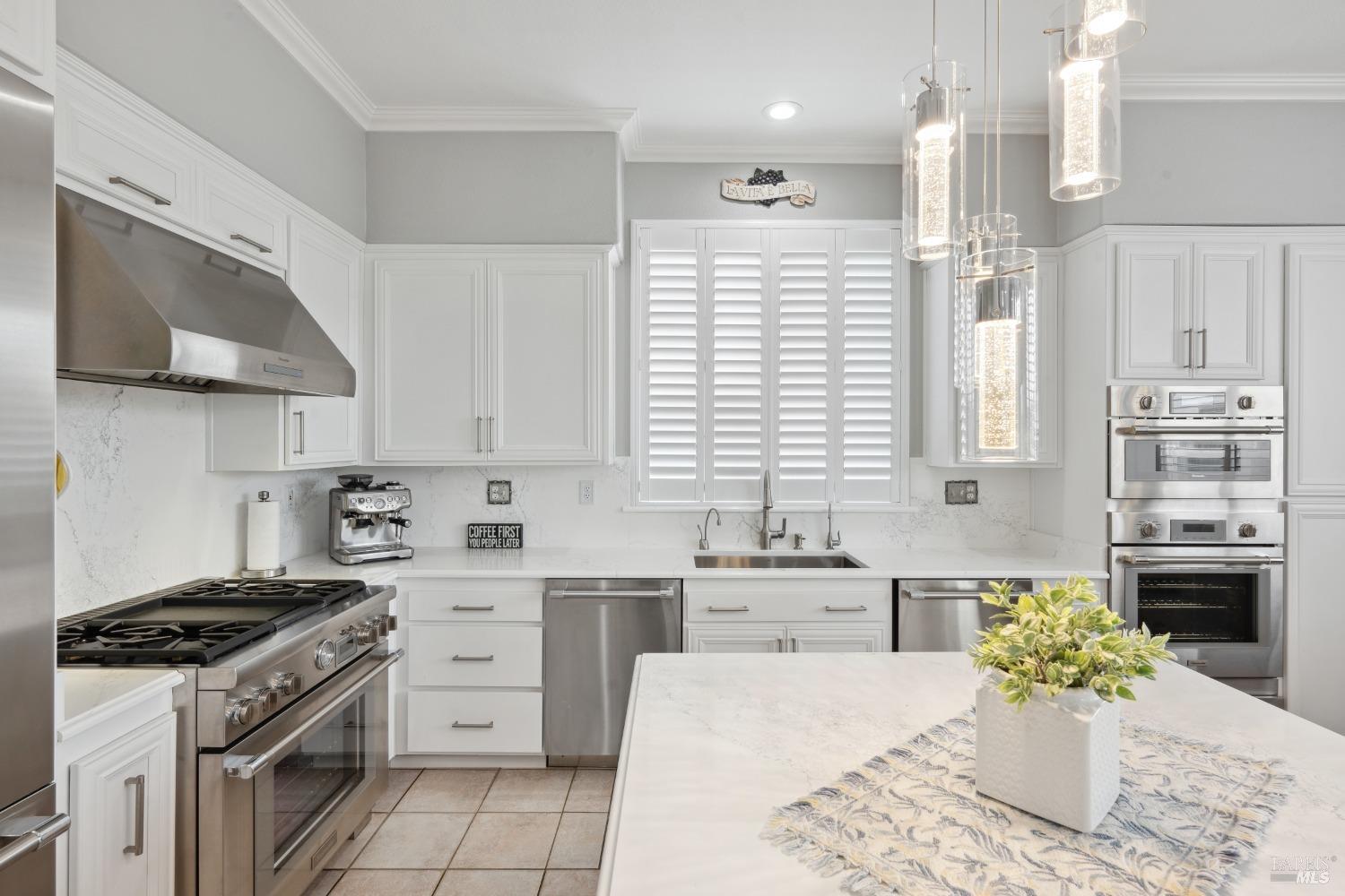 1811 Falcon Ridge Dr