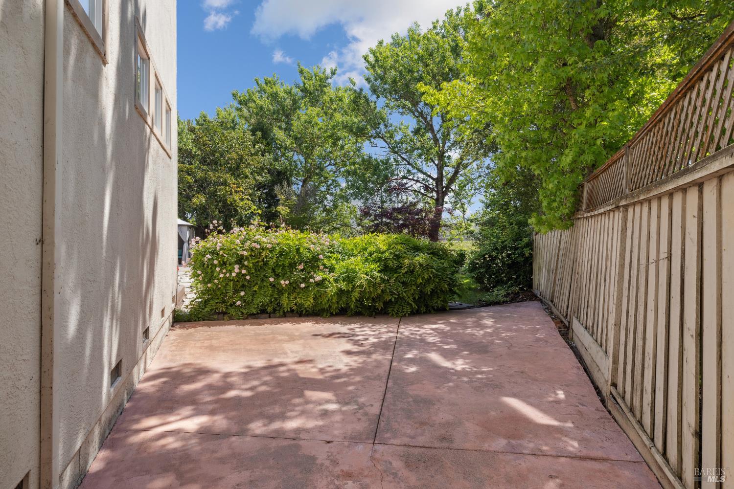 1876 Adobe Creek Dr