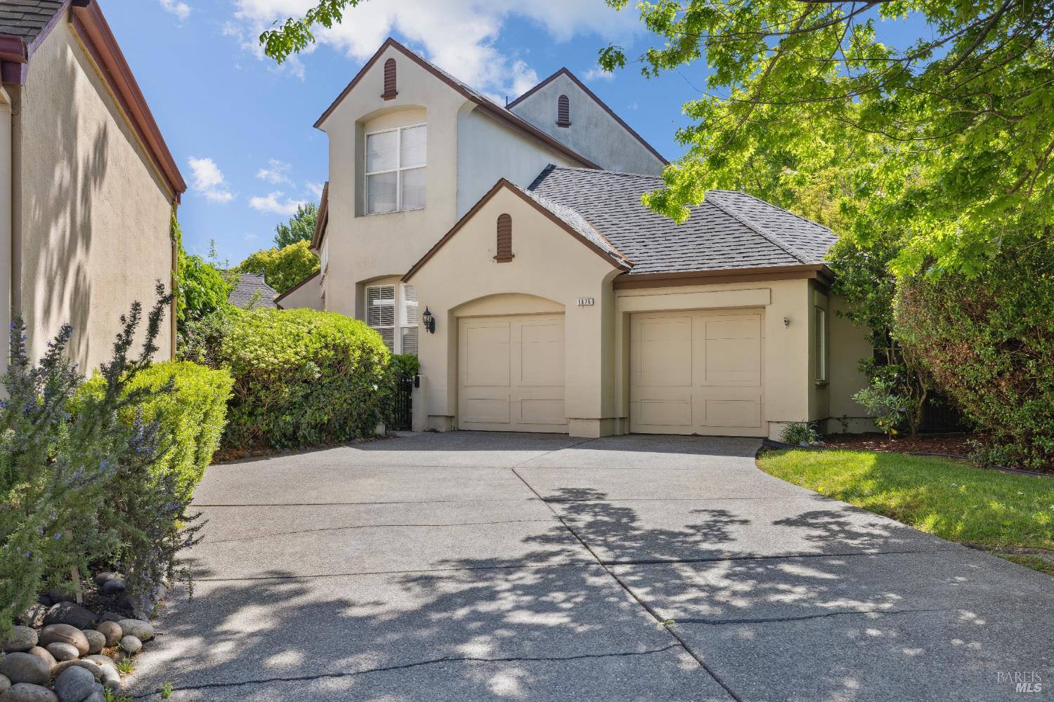 1876 Adobe Creek Dr
