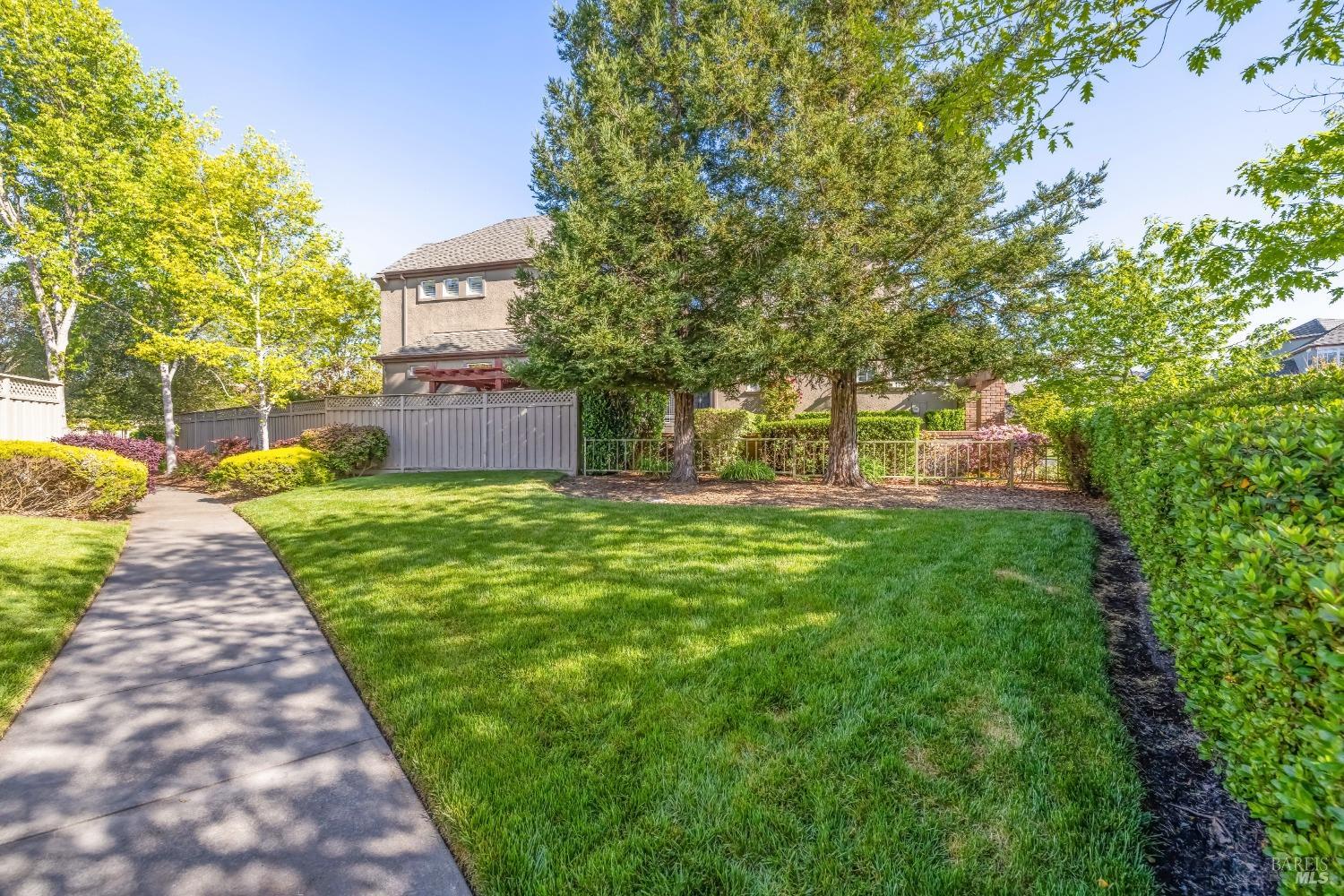 1903 Falcon Ridge Dr