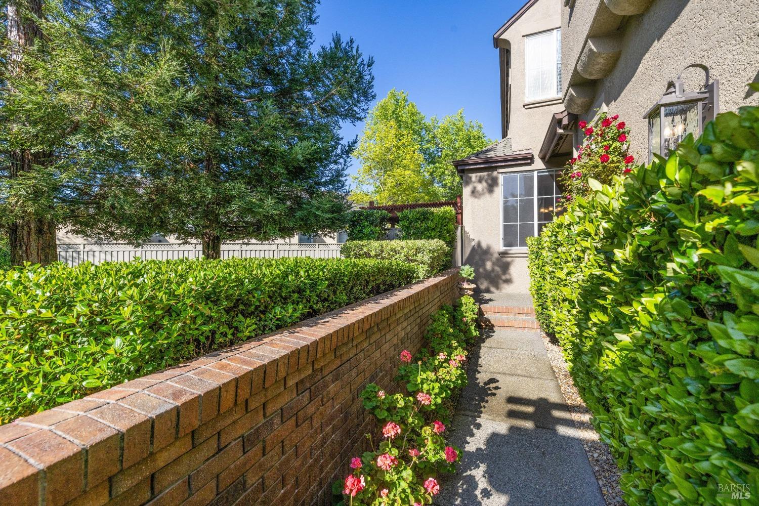 1903 Falcon Ridge Dr