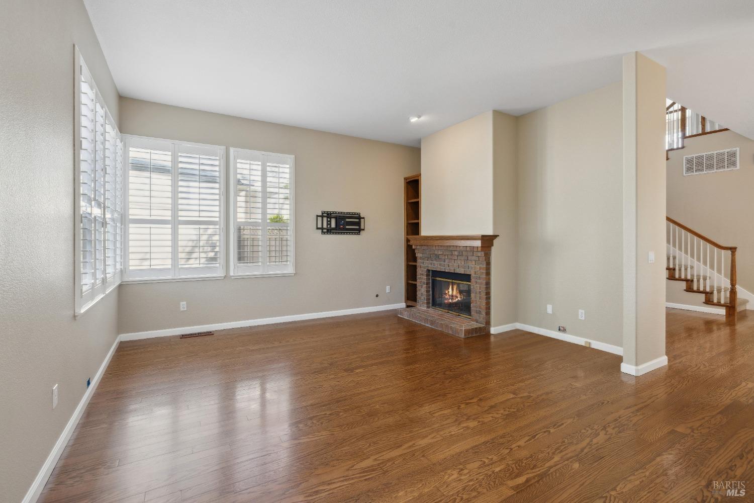 1903 Falcon Ridge Dr