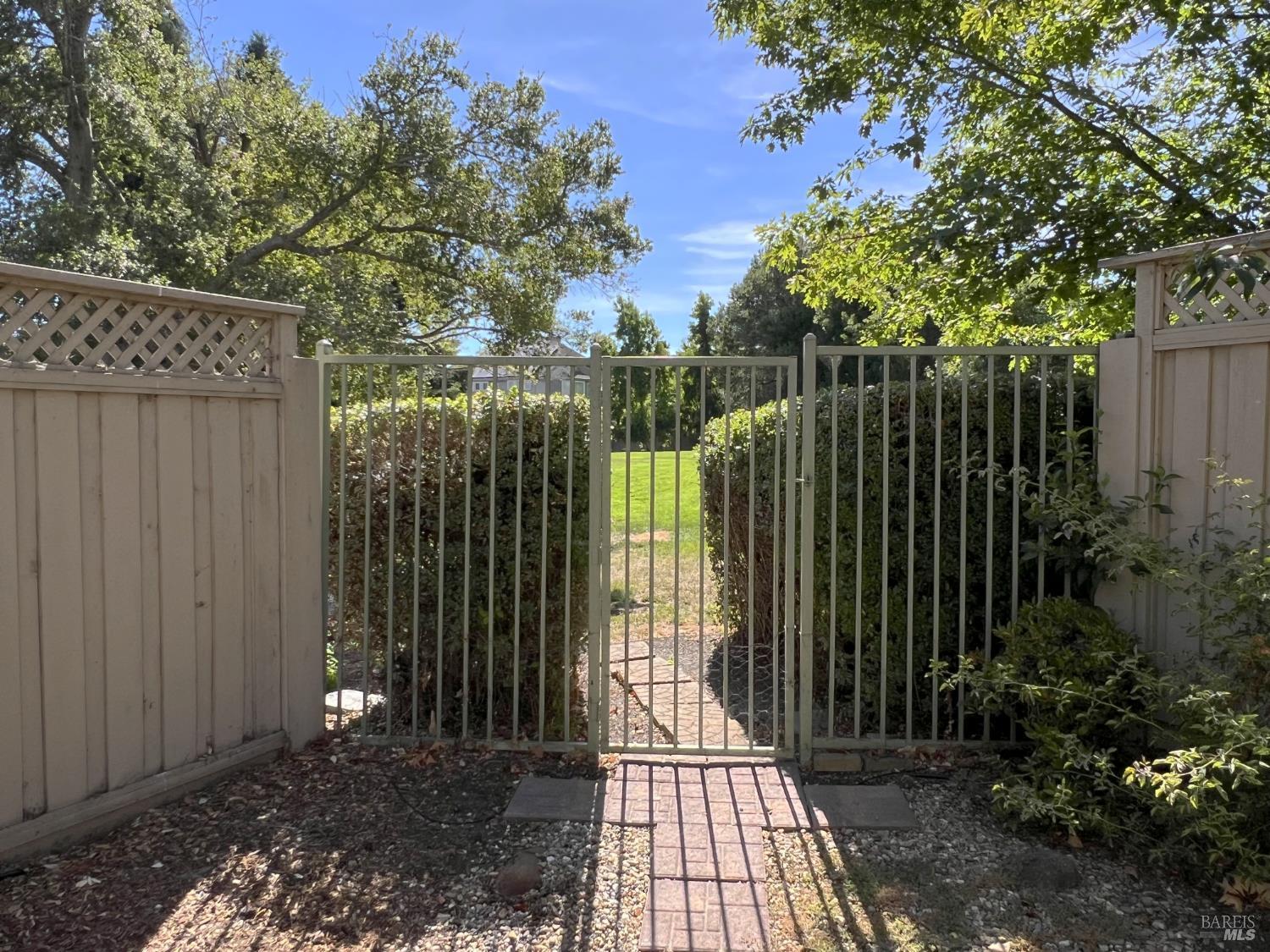 1903 Falcon Ridge Dr