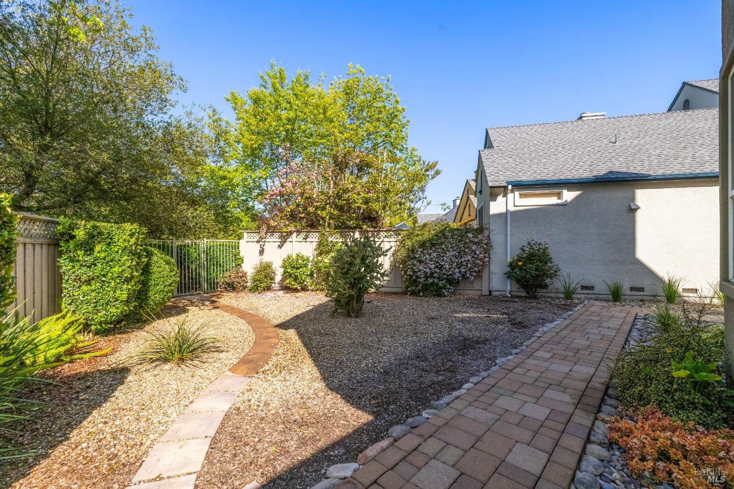 1903 Falcon Ridge Dr