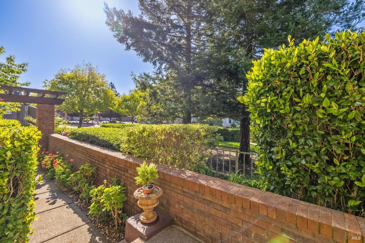 1903 Falcon Ridge Dr