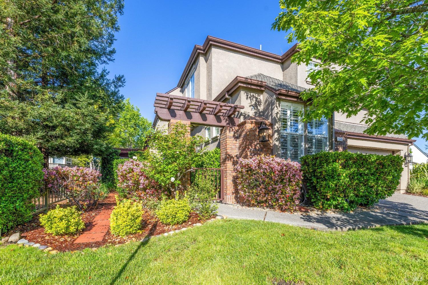 1903 Falcon Ridge Dr